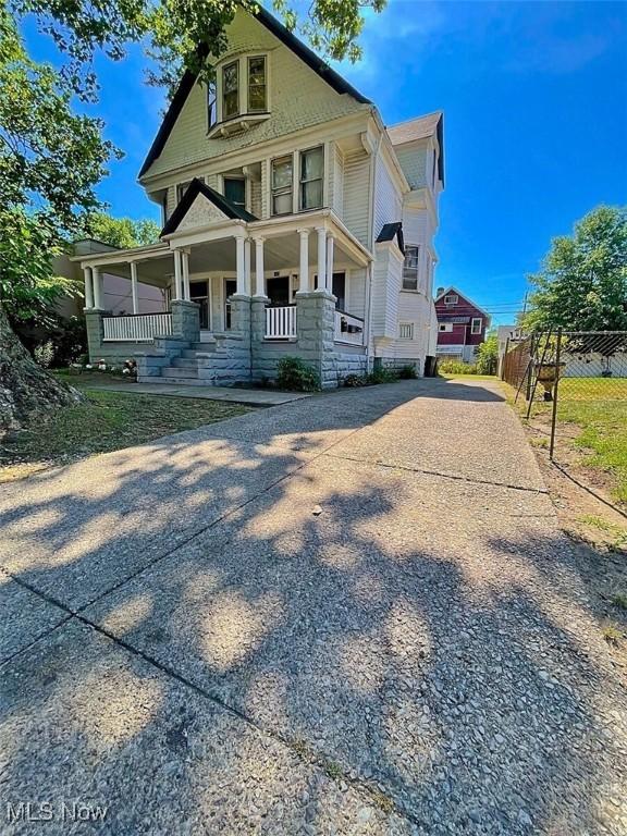 554 Eddy Rd, Cleveland, OH 44108 - photo 3