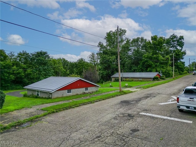 139 Canal St W, Navarre, OH 44662 - photo 2
