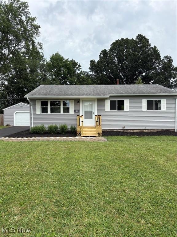 916 Waugh Dr, Hubbard, OH 44425 - photo 1