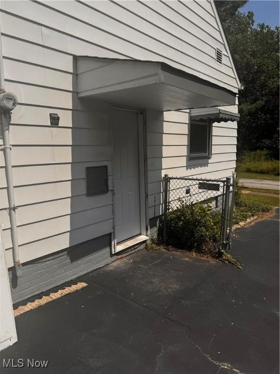 20105 Maple Heights Blvd, Maple Heights, OH 44137 - photo 3