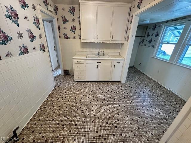 21750 Westport Ave, Euclid, OH 44123 - photo 3
