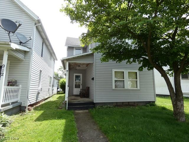 914 S Lawn Ave, Coshocton, OH 43812 - photo 1