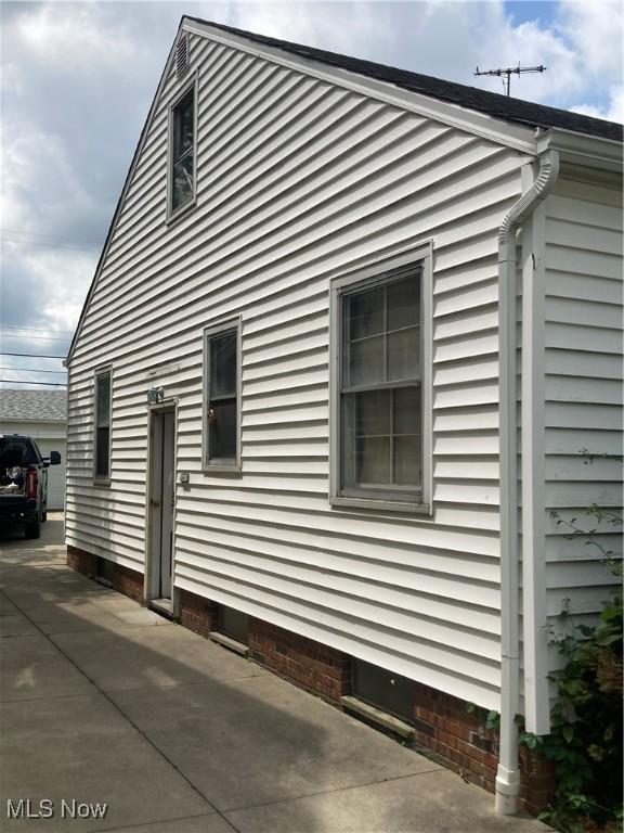 7915 Snow Rd, Parma, OH 44129 - photo 3