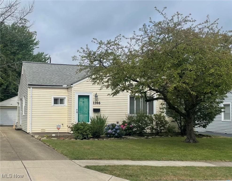1146 Commonwealth Ave, Mayfield Heights, OH 44124 - photo 1