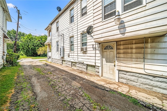6917 Worley Ave, Cleveland, OH 44105 - photo 5