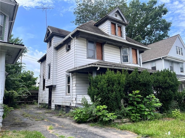 1656 Carlyon Rd, Cleveland, OH 44112 - photo 2
