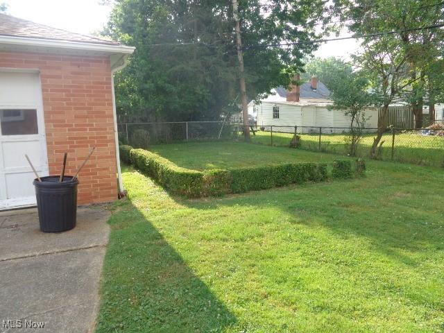 7145 Beresford Ave, Parma, OH 44130 - photo 3