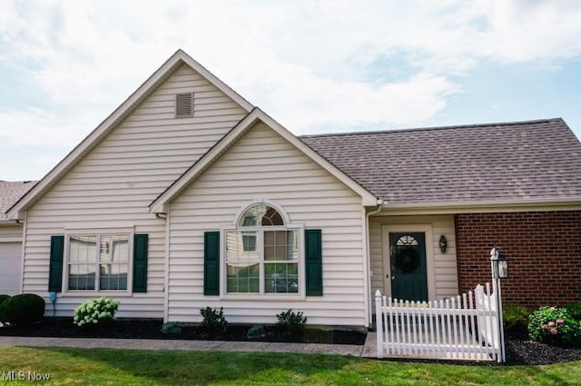 204 Village Ct, Columbiana, OH 44408 - photo 1