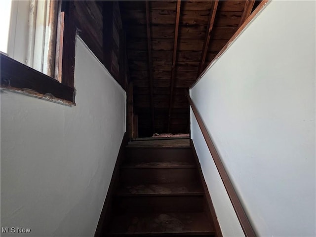991 Helmsdale Rd, Cleveland, OH 44112 - photo 25