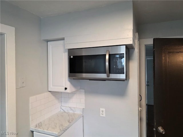 991 Helmsdale Rd, Cleveland, OH 44112 - photo 10