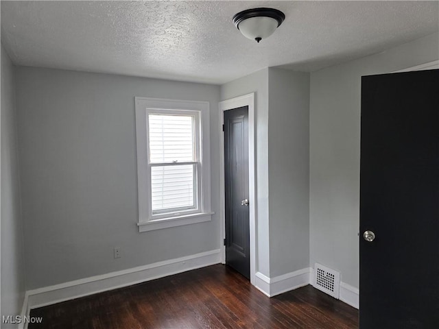 991 Helmsdale Rd, Cleveland, OH 44112 - photo 21