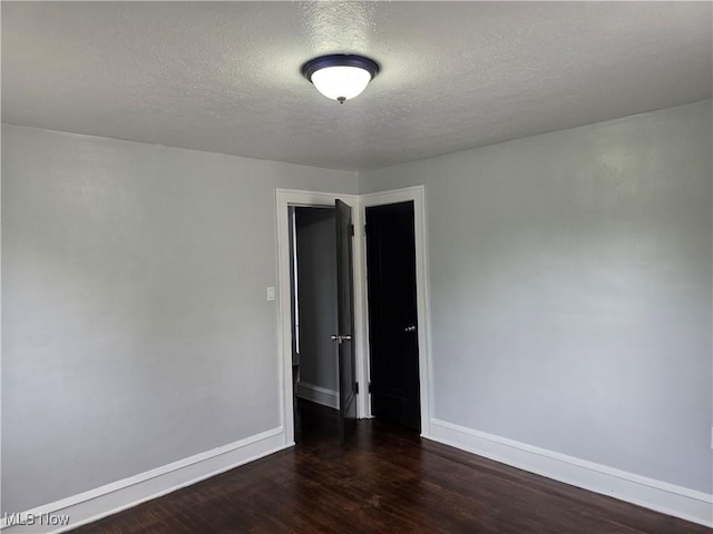 991 Helmsdale Rd, Cleveland, OH 44112 - photo 22