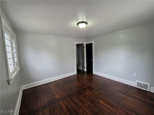 991 Helmsdale Rd, Cleveland, OH 44112 - photo 24