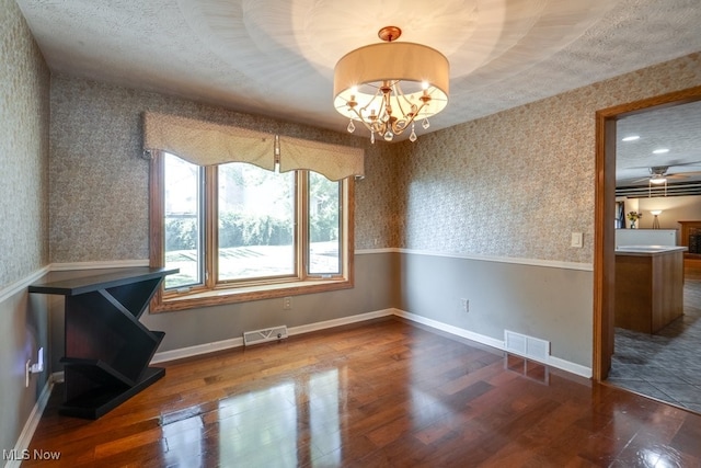 2218 Hiddenbrook St NE, Canton, OH 44721 - photo 7