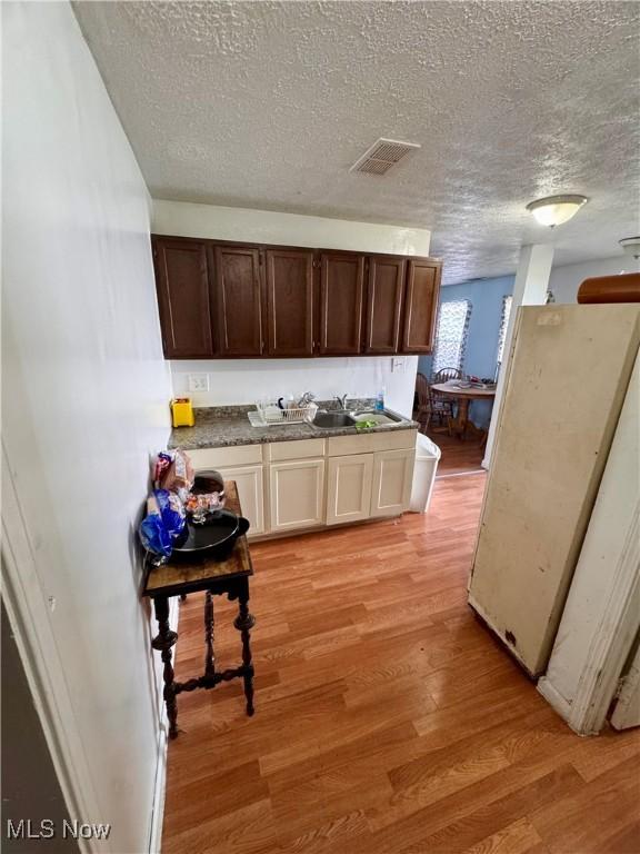 5008 Mcbride Ave, Cleveland, OH 44127 - photo 6