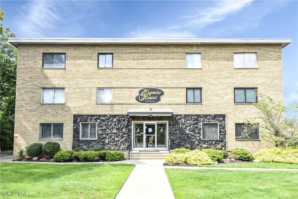20312 Lorain Rd Unit 101, Fairview Park, OH 44126 - photo 1