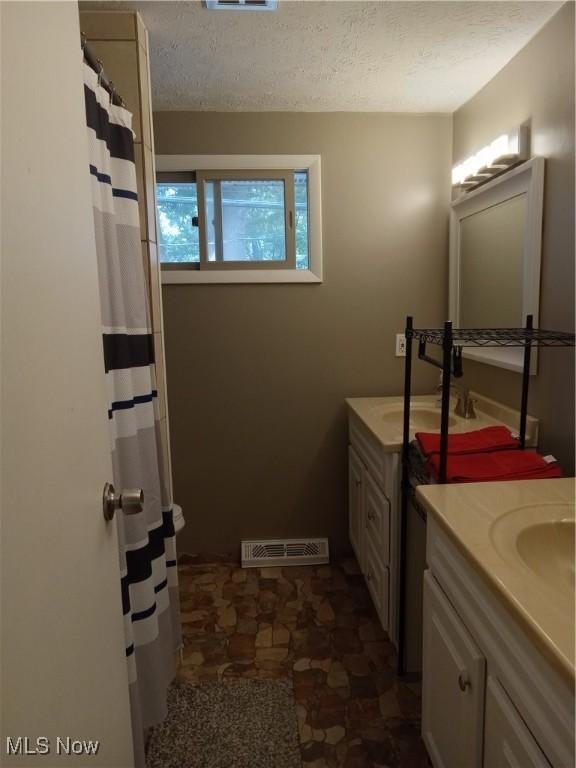 4002 Washington Ave, Lorain, OH 44052 - photo 20