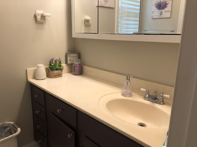 2814 Reeves Ln, Albany, GA 31721 - bathroom with vanity