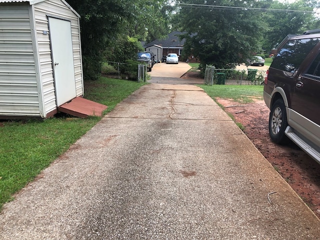2814 Reeves Ln, Albany, GA 31721 - view of concrete driveway