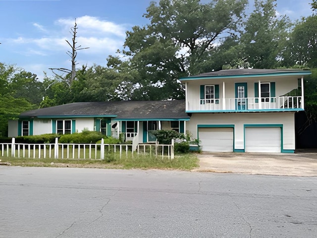 view of front facade featuring a garage