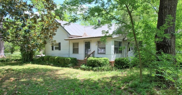 272 Ellis Rd, Plains, GA 31780 - view of front facade featuring fence, metal roof, and a front lawn