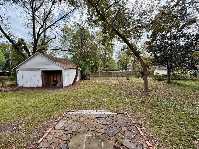 view of yard with a storage shed