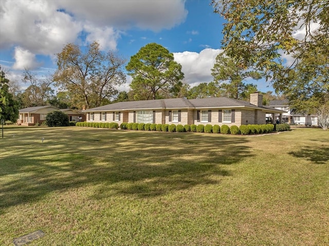 ranch-style house featuring a front lawn