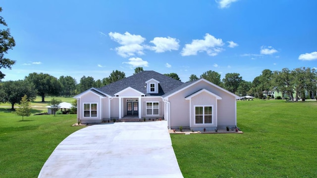 view of front of home featuring a front lawn