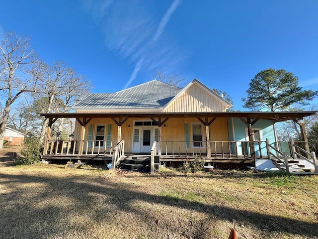 view of front of home featuring a front lawn and a porch