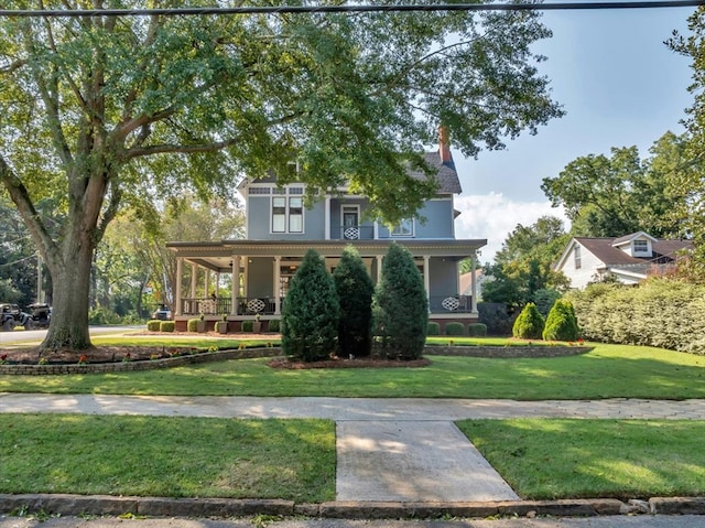 view of front of property featuring a porch and a front yard