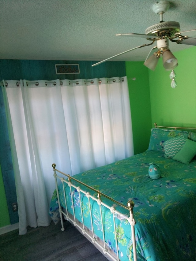 480 Spring Creek Rd, Warwick, GA 31796 - bedroom featuring wood finished floors, a textured ceiling, and a ceiling fan