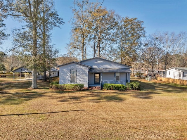 view of front of property featuring covered porch and a front lawn