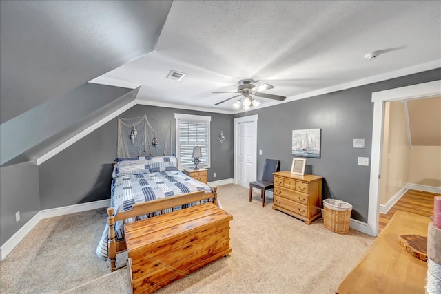 carpeted bedroom with lofted ceiling, a textured ceiling, and ceiling fan