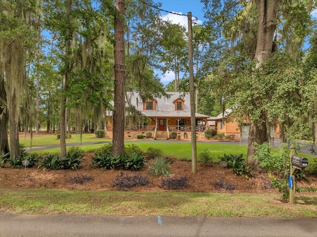 view of front facade with covered porch and a front yard