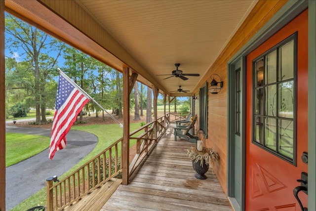 wooden terrace with covered porch and ceiling fan