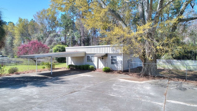 view of front of property