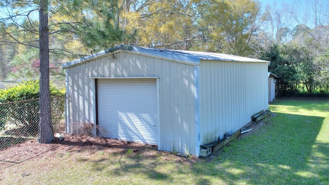 view of outdoor structure with a garage and a yard