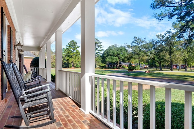 balcony featuring covered porch