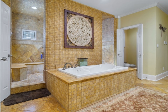 bathroom with tiled tub, toilet, and crown molding