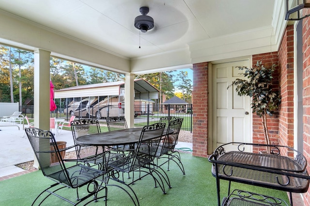 sunroom featuring ceiling fan