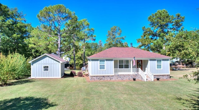 view of front of house with a porch and a front lawn