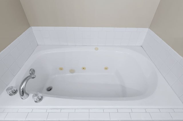 bathroom featuring a relaxing tiled tub