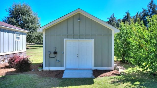 view of outdoor structure featuring a lawn