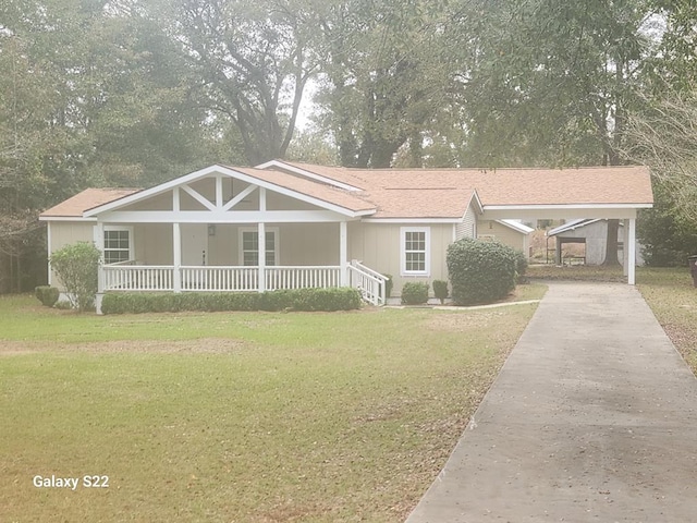 view of front facade with a porch and a front lawn