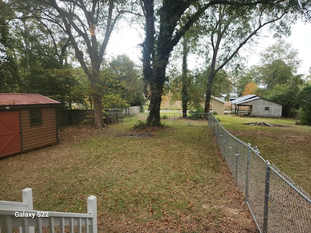 view of yard with a storage unit