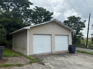 726 Oglethorpe Ave, Americus, GA 31709 - view of detached garage
