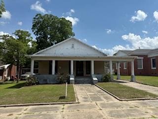306 E 13th Ave, Cordele, GA 31015 - view of front of home with a porch and a front yard