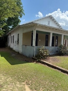 306 E 13th Ave, Cordele, GA 31015 - view of front facade with a porch and a front yard