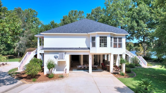 view of front of property featuring a carport