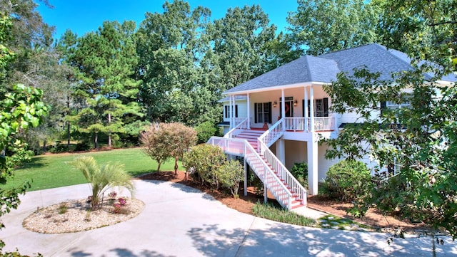 view of front facade with covered porch and a front yard